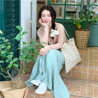 她比烟花寂寞